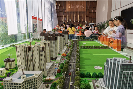 中央华府57m2套一精装修带附房36万出售